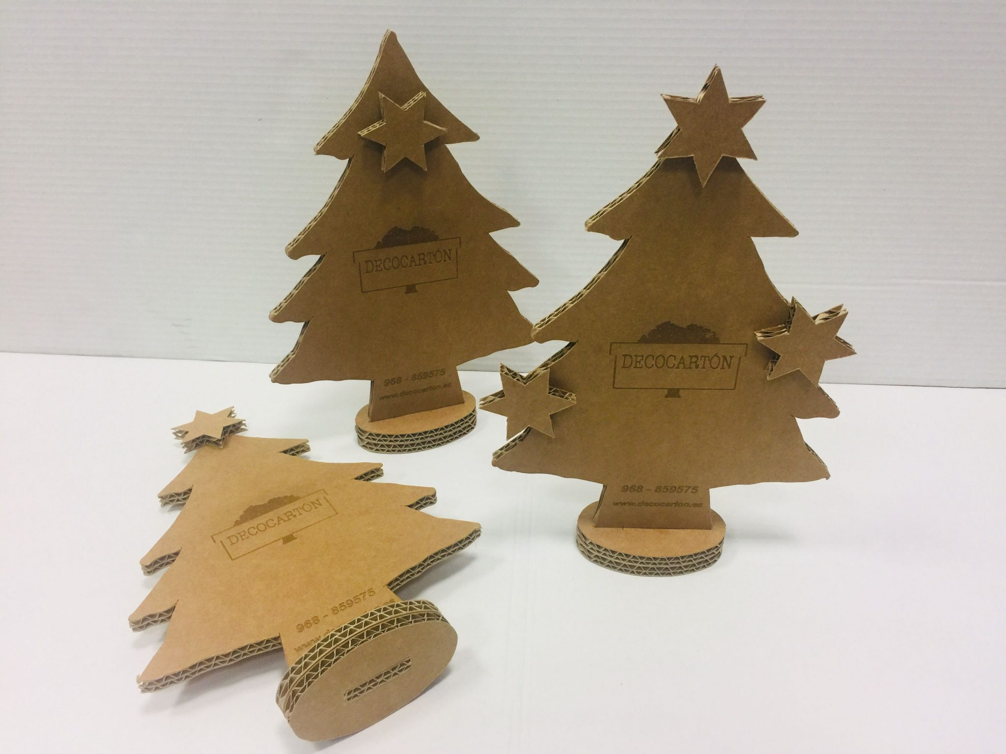 Decoración de Navidad de cartón reciclado personalizado con el logotipo de Decocartón.